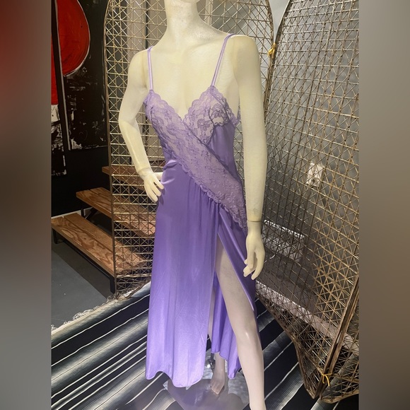 1970’s Vintage Val Mode Purple Nightgown - Picture 3 of 4